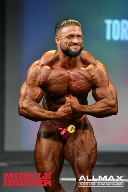 Men`s Bodybuilding Open: Posing at 2018 Toronto Pro Supershow Editorial  Photography - Image of clenching, canada: 125036702